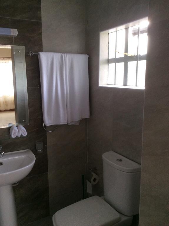 Brownie'S Guesthouse Lake Elementaita Room photo